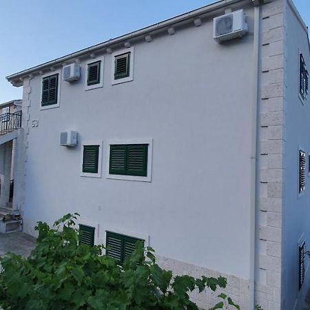 Apartment Villa Mirna Макарска Екстериор снимка